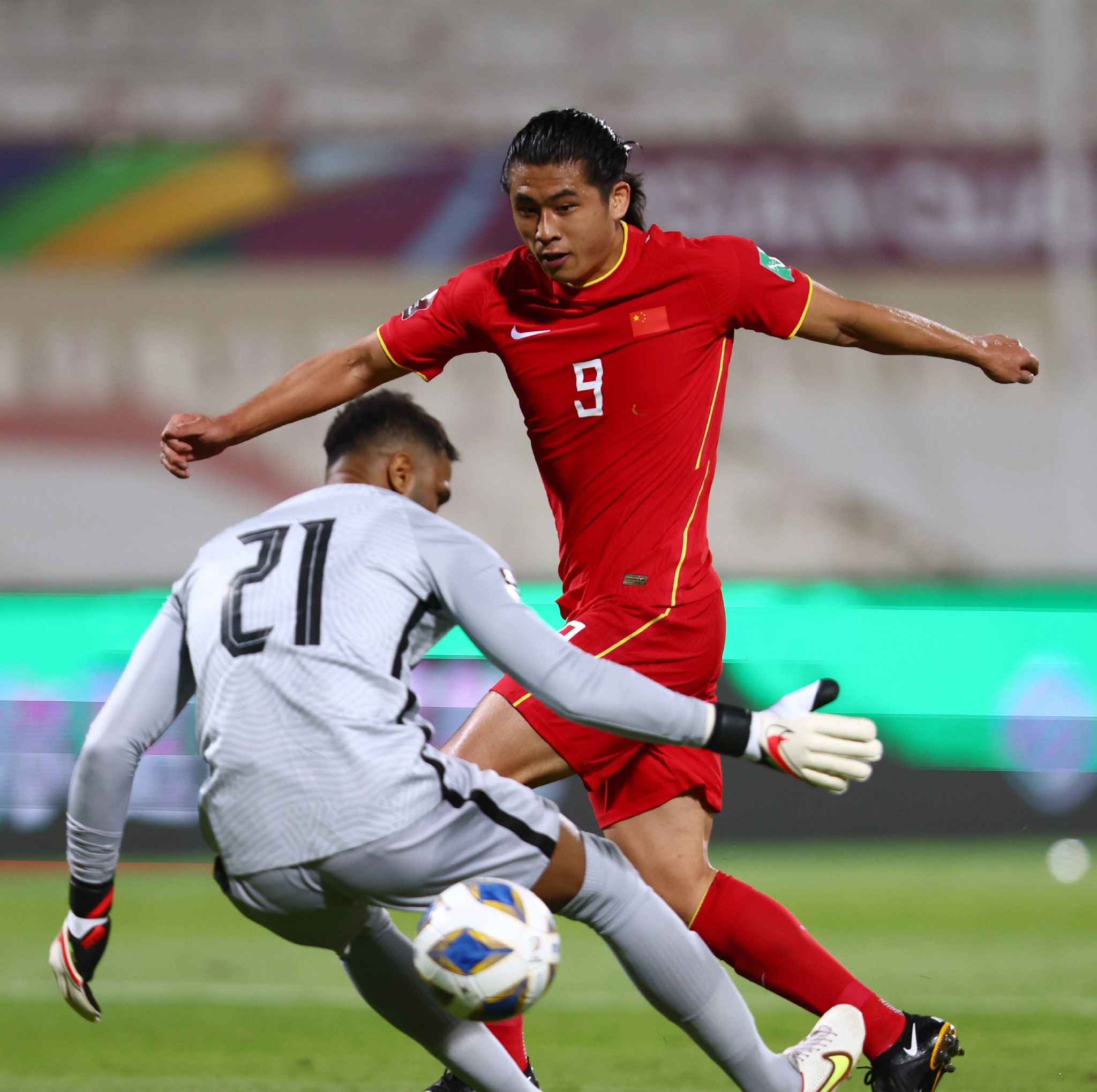 上演点球剧本“沙”!国足幸运逼平沙特,双手指天缅怀空难遇难者休闲区蓝鸢梦想 - Www.slyday.coM 上演点球剧本“沙”!国足幸运逼平沙特,双手指天缅怀空难遇难者休闲区蓝鸢梦想 - Www.slyday.coM