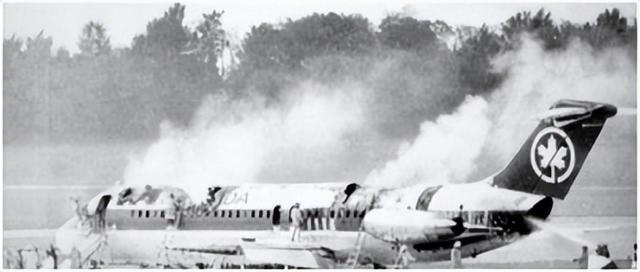 东航空难最新进展：比黑匣子找到更令人泪目的，是被捂住的证件休闲区蓝鸢梦想 - Www.slyday.coM