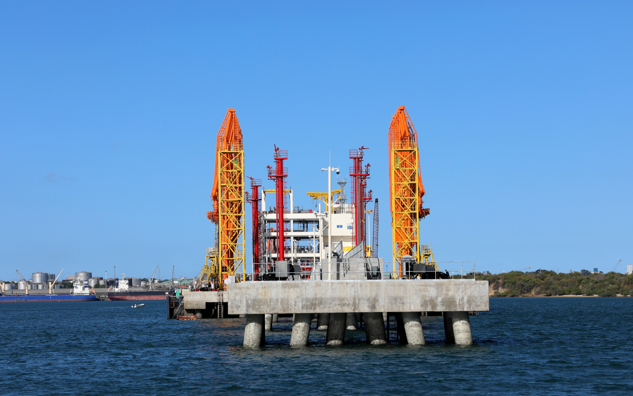 中企承建的肯尼亚油码头项目即将交付使用