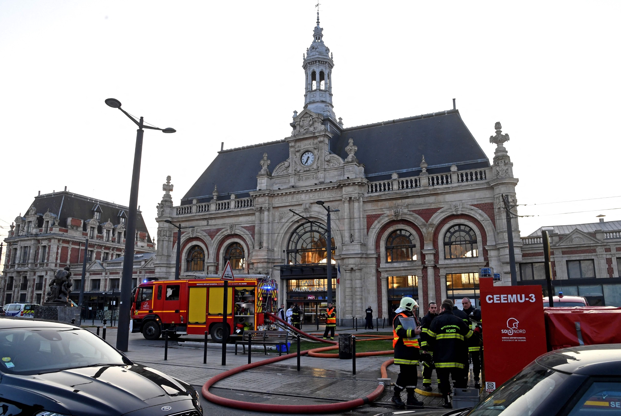 法国北部一火车站发生触电意外致1死3伤