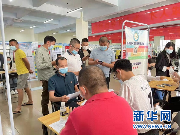 招聘会现场_2022“就业行动”少城街道现场招聘会成功举办