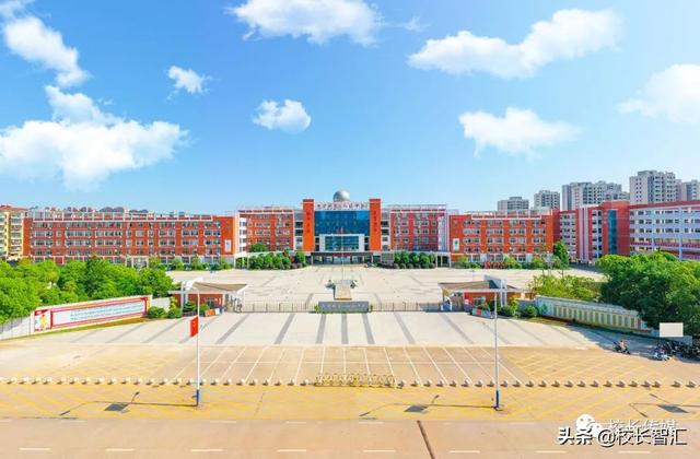 江西省南昌市进贤县第二初级中学现有155个教学班,在校学生7926人.