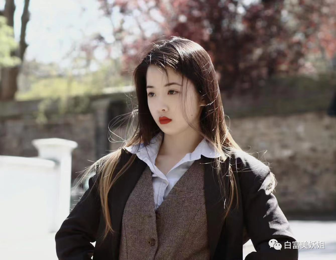 这位14岁进清华的圆脸甜妹,啥来头…__财经头条
