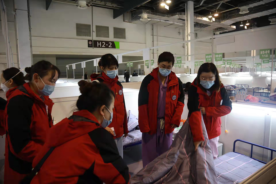 246名仁济医院白衣勇士奔赴世博展览馆集中隔离收治点，目前已经正式开展工作。
