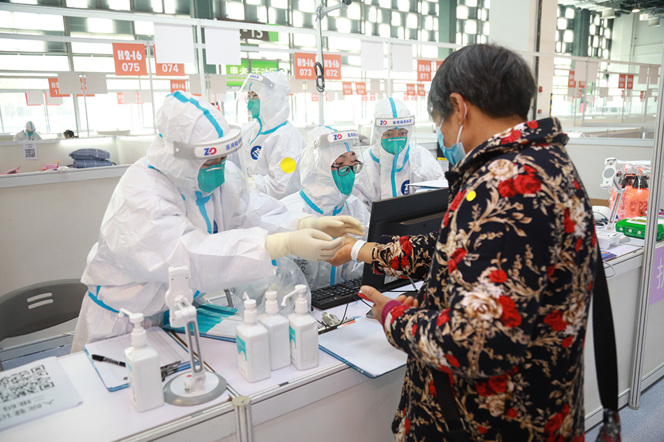 246名仁济医院白衣勇士奔赴世博展览馆集中隔离收治点，目前已经正式开展工作。