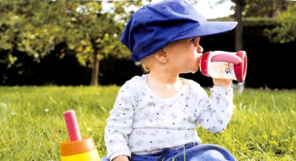 5岁男童因“喝水”就医,医生:3个时间段别给孩子喝水,易积食休闲区蓝鸢梦想 - Www.slyday.coM 5岁男童因“喝水”就医,医生:3个时间段别给孩子喝水,易积食休闲区蓝鸢梦想 - Www.slyday.coM