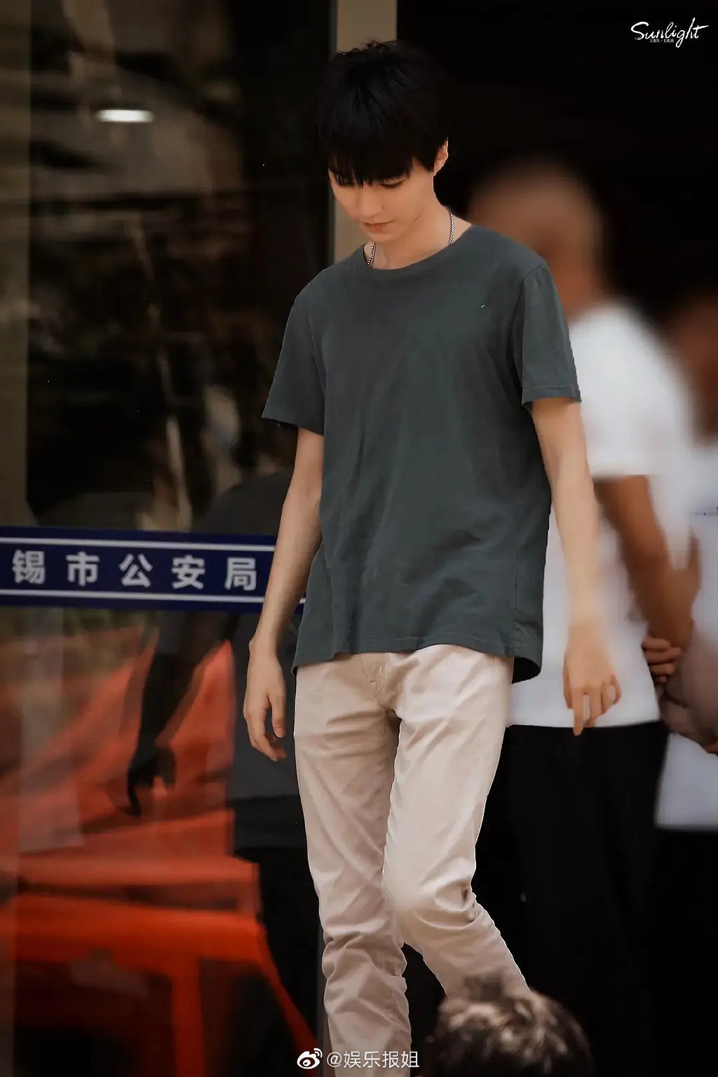 来看王俊凯重生之门饭拍路透