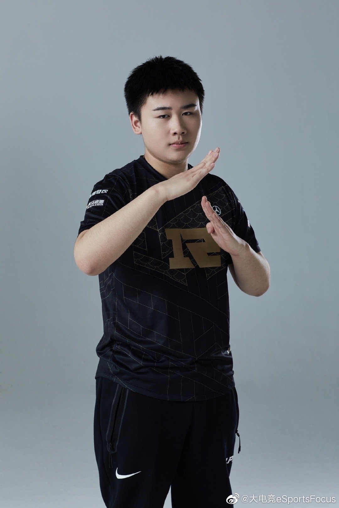 专访rngwei这个赛季自己的状态还是很不稳定吧有点太神经刀了