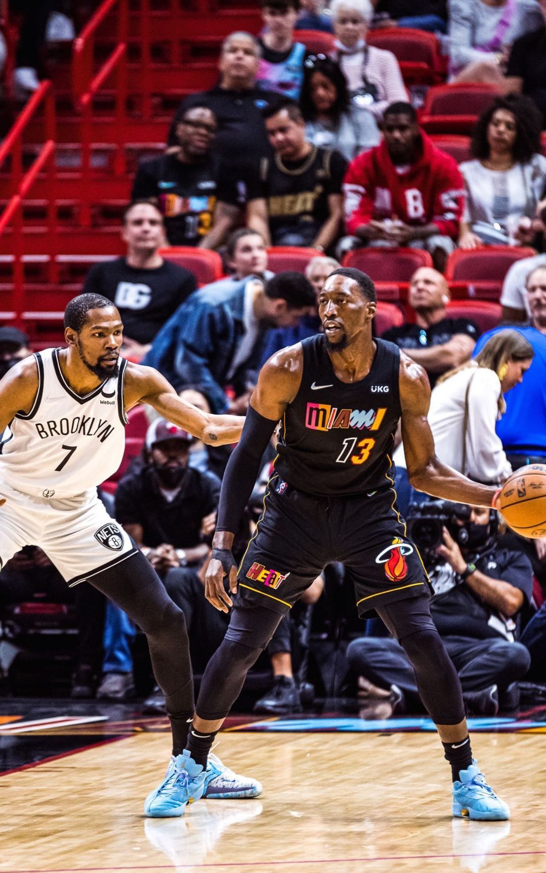 杜兰特,欧文,小库里,布朗,德拉蒙德热火队:巴特勒,阿德巴约,洛瑞,邓肯