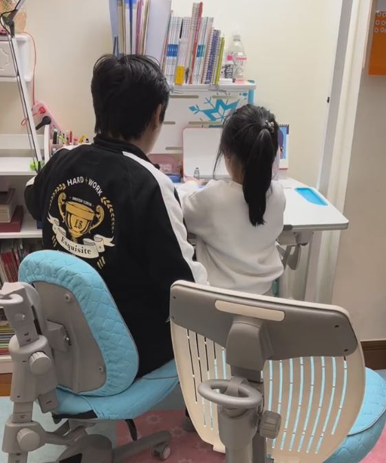 54岁伊能静晒自拍变化大！脸颊凹陷瘦脱相，霸气回怼对其外貌质疑休闲区蓝鸢梦想 - Www.slyday.coM