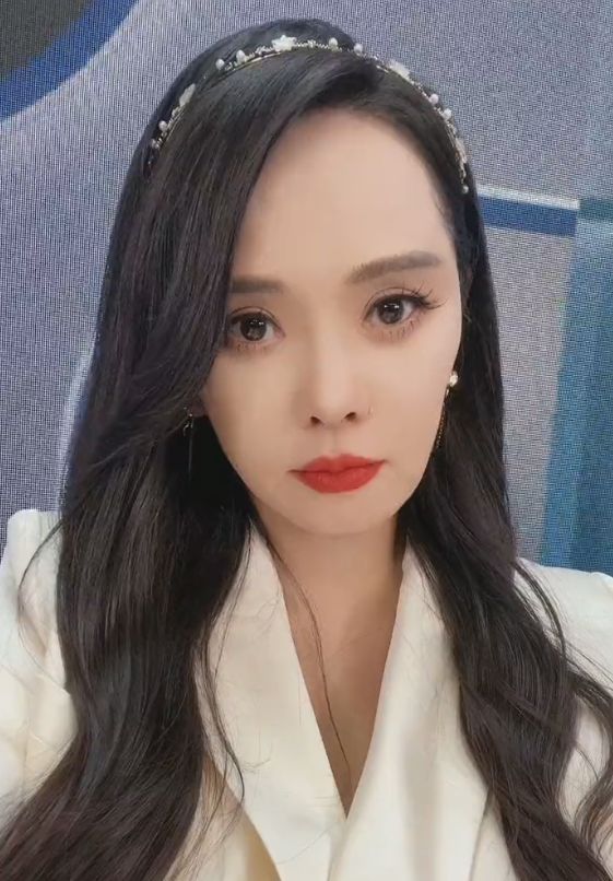 54岁伊能静晒自拍变化大！脸颊凹陷瘦脱相，霸气回怼对其外貌质疑休闲区蓝鸢梦想 - Www.slyday.coM