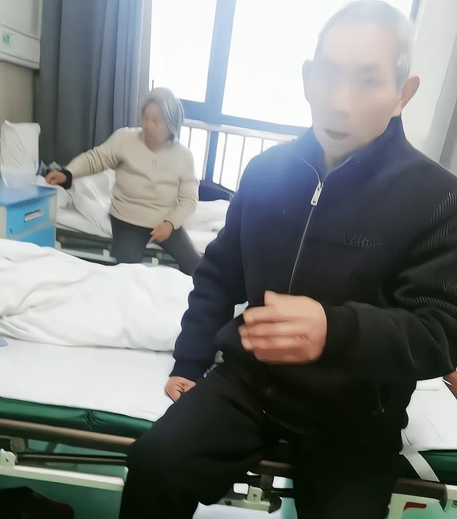 女子穿丝袜住院，被隔壁床大爷训斥一顿，网友：他说得对休闲区蓝鸢梦想 - Www.slyday.coM