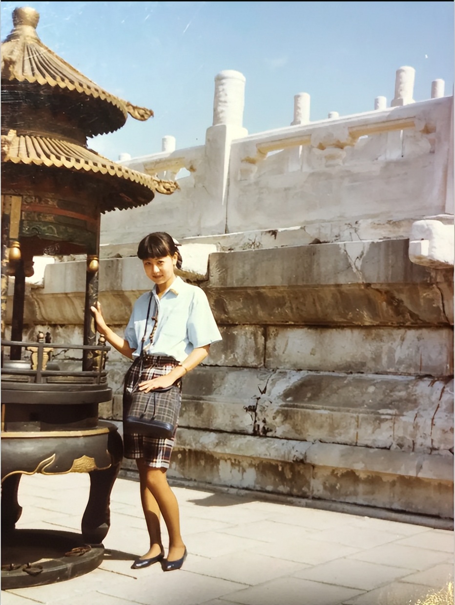 上世纪八九十年代的青春女孩清纯自信甜美笑容沁人心脾