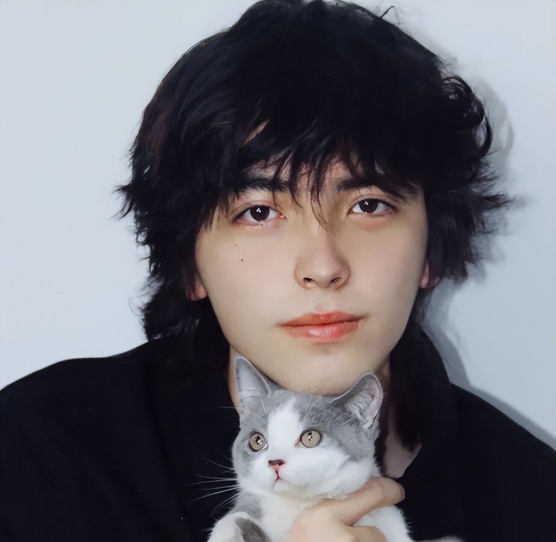 清华一男生因高颜值走红还是中俄混血学霸妥妥的小说男一号