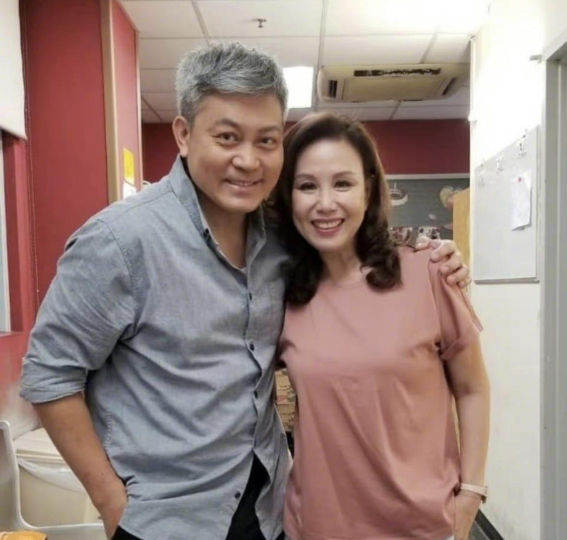 TVB资深演员坚决不炒员工,一人凑大两女儿,二婚觅得真爱|疫情|文雪儿|美甲店_新浪新闻