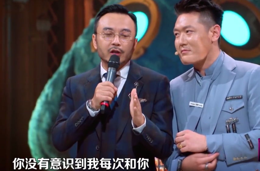 汪涵天天向上前搭档田源现状直播被网友吐槽戴墨镜装看不见