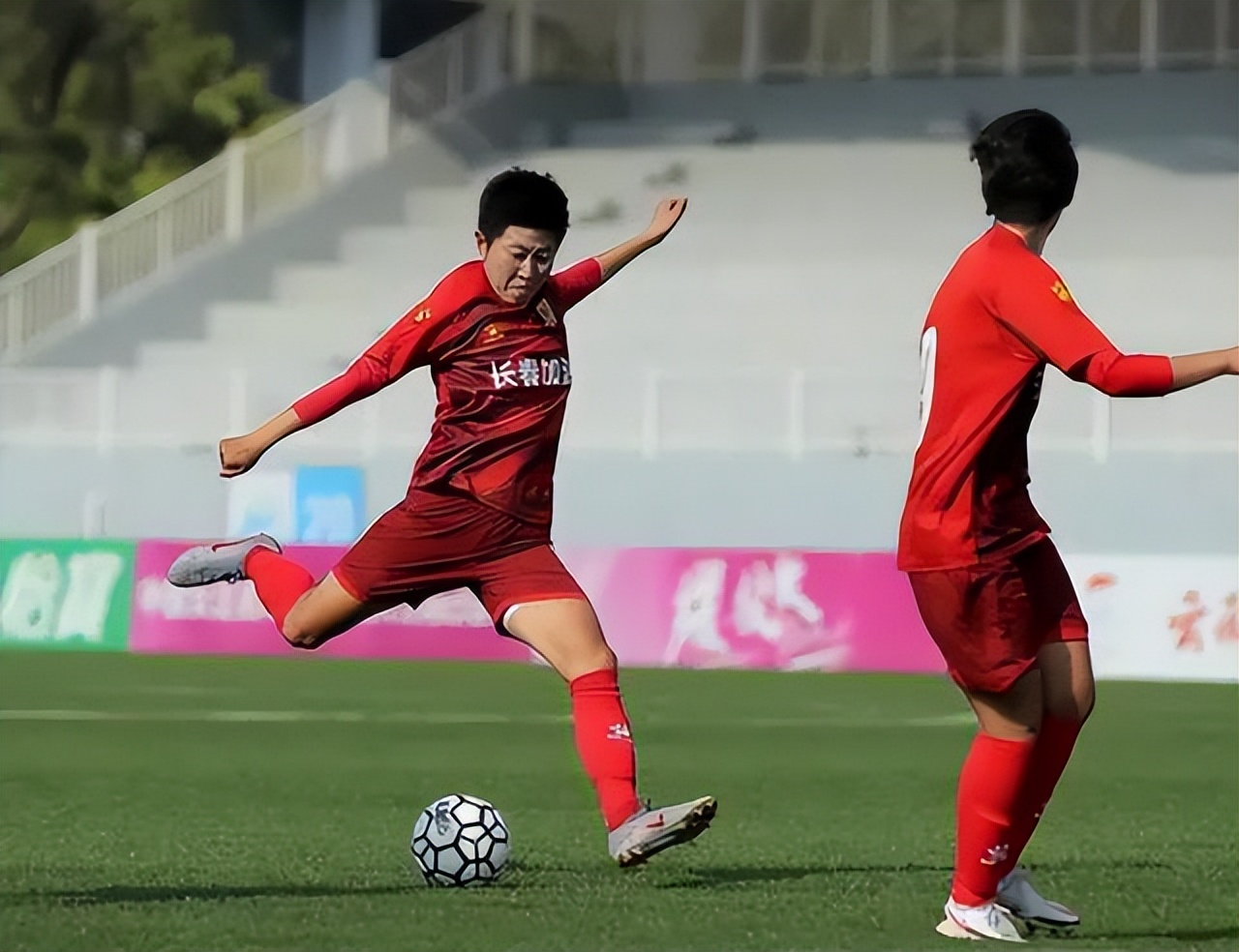 3-0强势夺冠!中国女足大将上演帽子戏法,完胜国足队长王珊珊|王珊珊|中国女足|女足_新浪新闻