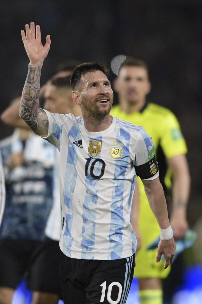 对于梅西来说,弥补了多次折戟美洲杯决赛的遗憾,总算是"复仇"成功,也