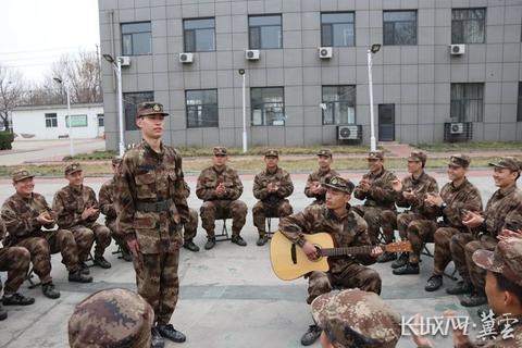 是兄弟也是战友 沧州市新华区“00”后双胞胎共赴军营休闲区蓝鸢梦想 - Www.slyday.coM