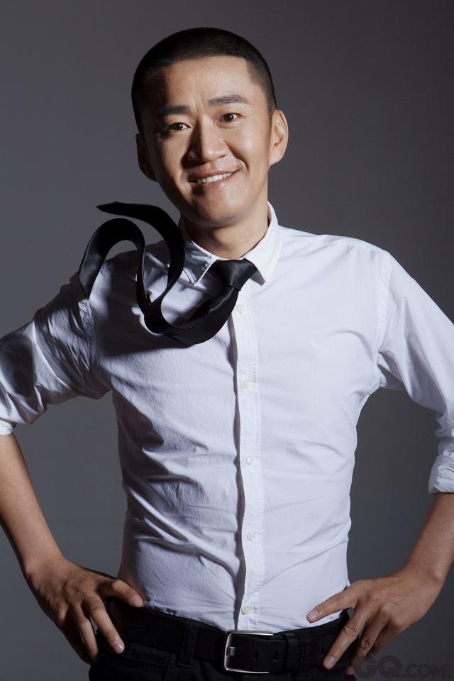 戏骨李嘉明惹争议，和好友餐馆吃饭少付钱，撒腿就跑10元钱吃一桌休闲区蓝鸢梦想 - Www.slyday.coM