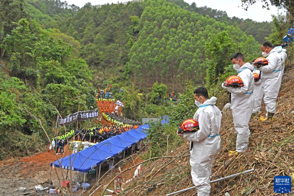 新华全媒+丨“3·21”东航MU5735航空器飞行事故现场举行遇难者哀悼活动休闲区蓝鸢梦想 - Www.slyday.coM