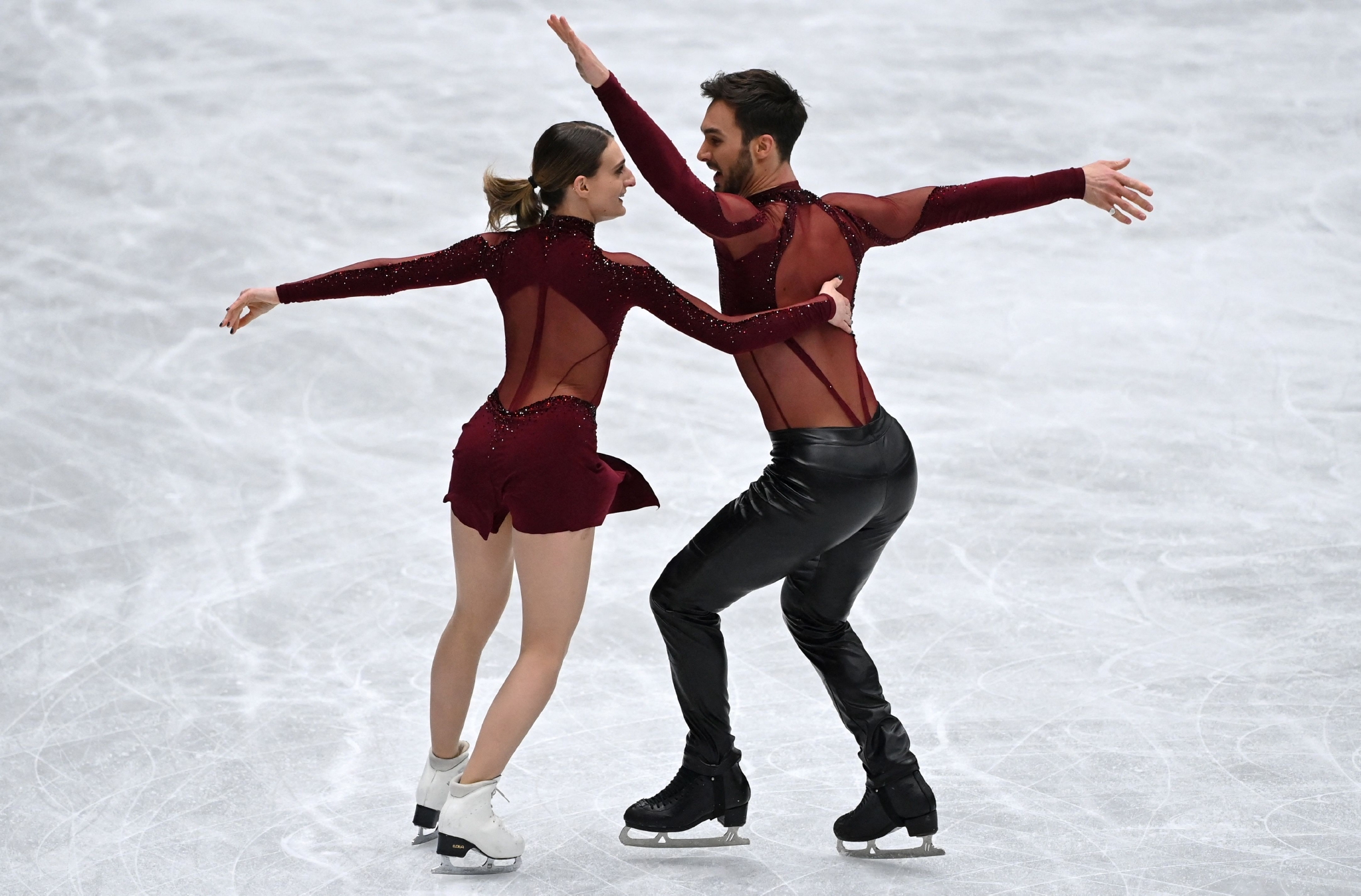 花样滑冰世锦赛法国组合帕帕达吉斯西泽龙冰舞夺冠