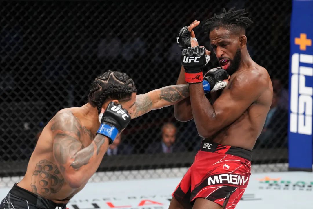 绝不只是摔跤手布雷兹重拳tko达考斯