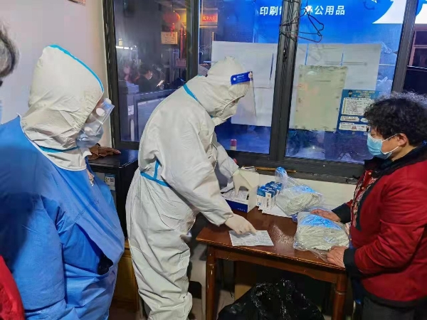 “我已向属地派出所报道！”上海近4000警力就地增援社区，贡献抗疫公安力量休闲区蓝鸢梦想 - Www.slyday.coM