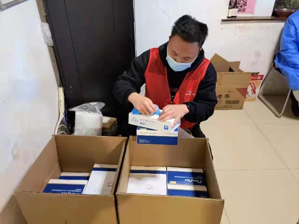 “我已向属地派出所报道！”上海近4000警力就地增援社区，贡献抗疫公安力量休闲区蓝鸢梦想 - Www.slyday.coM