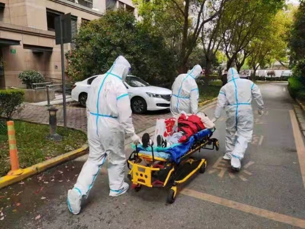 “我已向属地派出所报道！”上海近4000警力就地增援社区，贡献抗疫公安力量休闲区蓝鸢梦想 - Www.slyday.coM