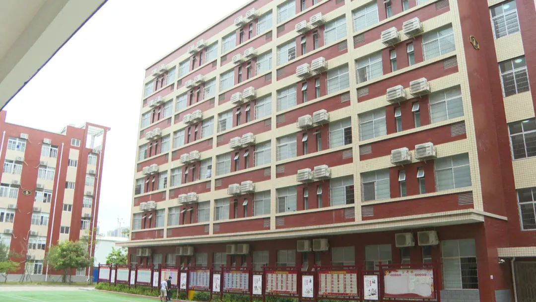 肩挑百斤上五楼他们在仙游这个隔离区里只为了