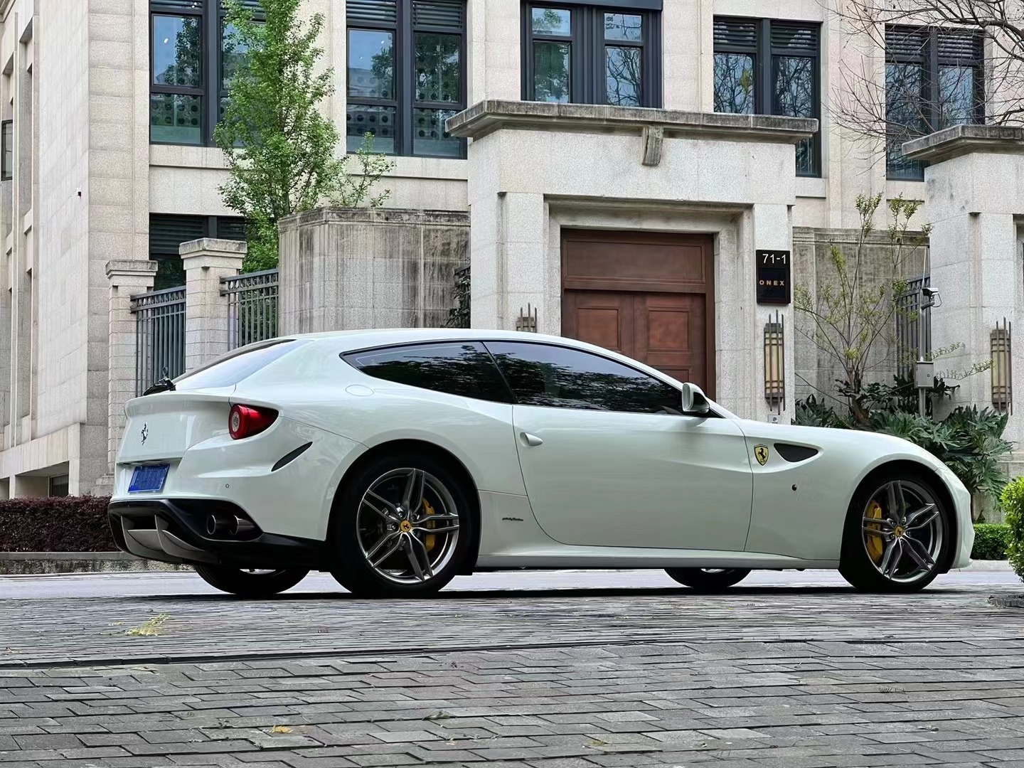 一代经典法拉利双门四座gt跑车ffv12