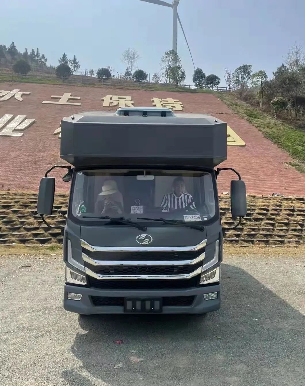 硬派风气质傲旅上汽跃进h500平头轻卡超宽敞空间想你所爱