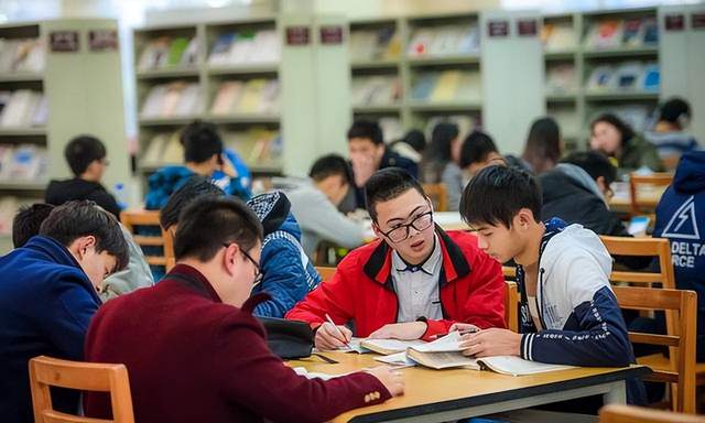 封校后大学生行为鉴赏,图书馆看书,宿舍开黑,跳广场舞...休闲区蓝鸢梦想 - Www.slyday.coM 封校后大学生行为鉴赏,图书馆看书,宿舍开黑,跳广场舞...休闲区蓝鸢梦想 - Www.slyday.coM