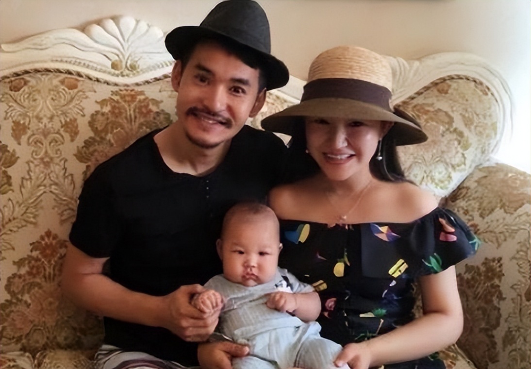 三天两百万票房、满屏差评,文松亲手扯下“导演零门槛”的遮羞布休闲区蓝鸢梦想 - Www.slyday.coM 三天两百万票房、满屏差评,文松亲手扯下“导演零门槛”的遮羞布休闲区蓝鸢梦想 - Www.slyday.coM