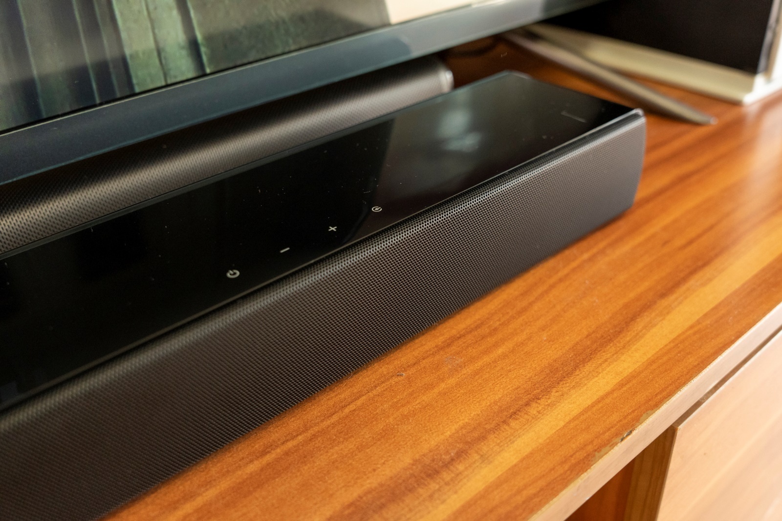 跨越电视柜和电脑桌面jbl千元级回音壁评测听歌打游戏不亏