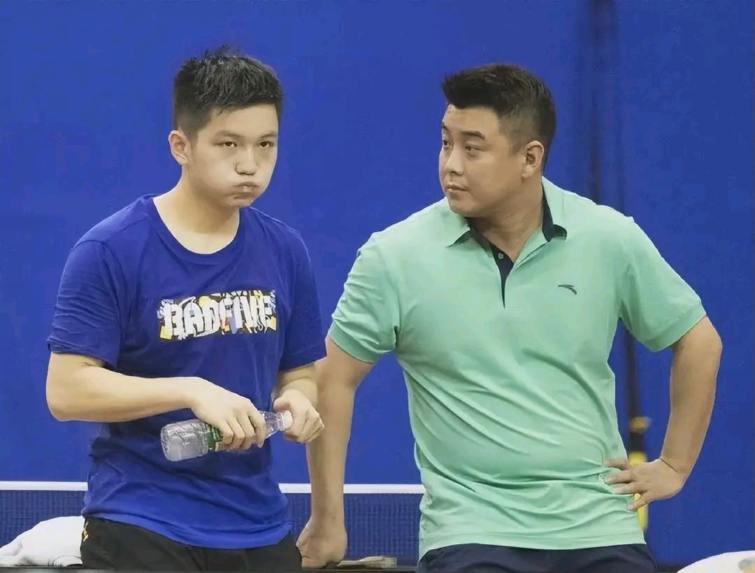 王皓看着樊振东成长,作用无可替代,球迷不舍他离去|樊振东|王皓|教练