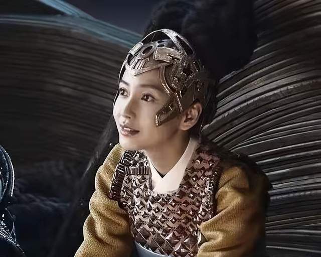 同是羊角包造型baby像鸡腿热巴cos黑山老妖杨紫最可爱