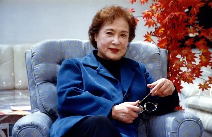 国宝级艺术家秦怡：丈夫和儿子接连去世,她晚年生活状况怎样?休闲区蓝鸢梦想 - Www.slyday.coM