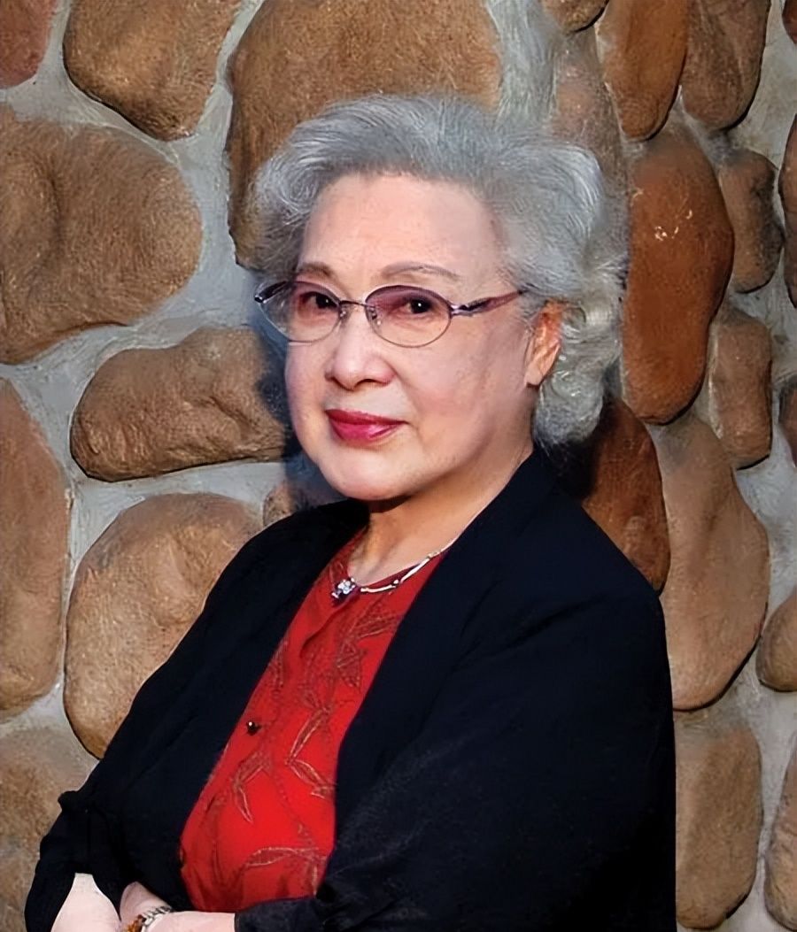 国宝级艺术家秦怡：丈夫和儿子接连去世,她晚年生活状况怎样?休闲区蓝鸢梦想 - Www.slyday.coM