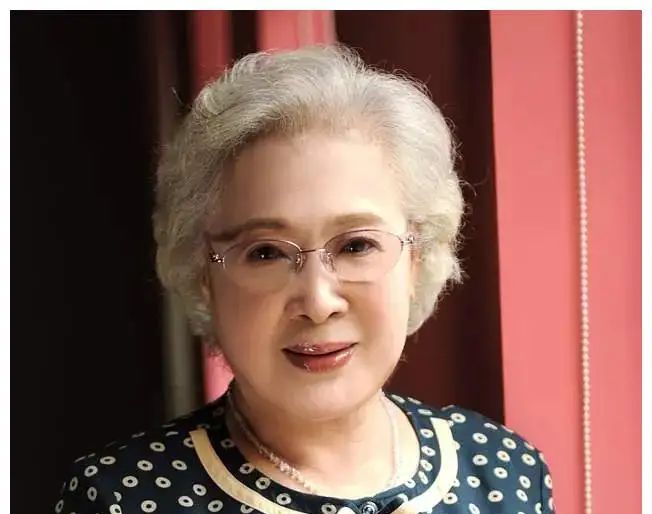 国宝级艺术家秦怡：丈夫和儿子接连去世,她晚年生活状况怎样?休闲区蓝鸢梦想 - Www.slyday.coM