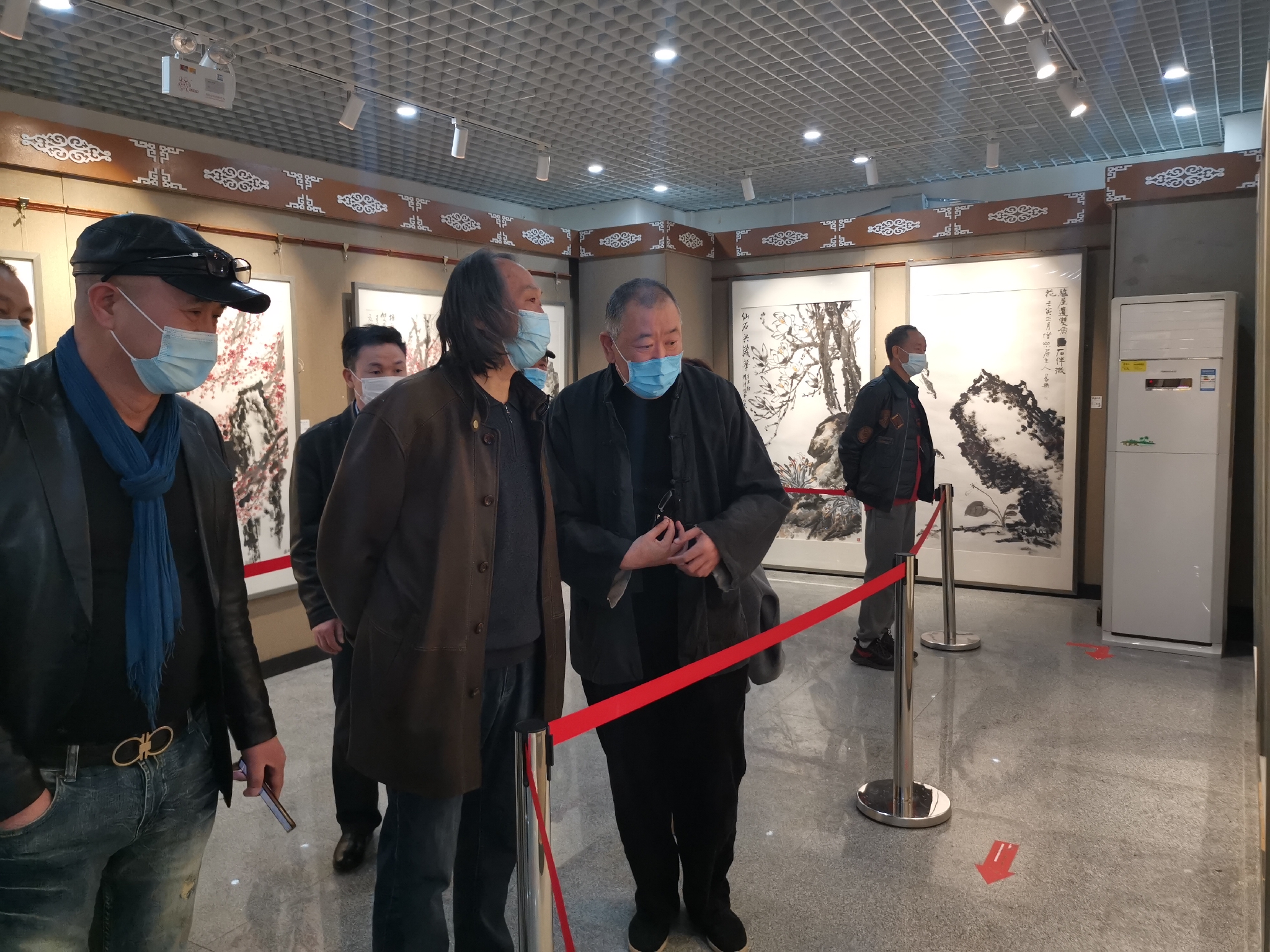 展览的画家有邢少臣(导师),盛鸣,伍德权,段彤君,马燕莉,崇雨竹,袁玉珠