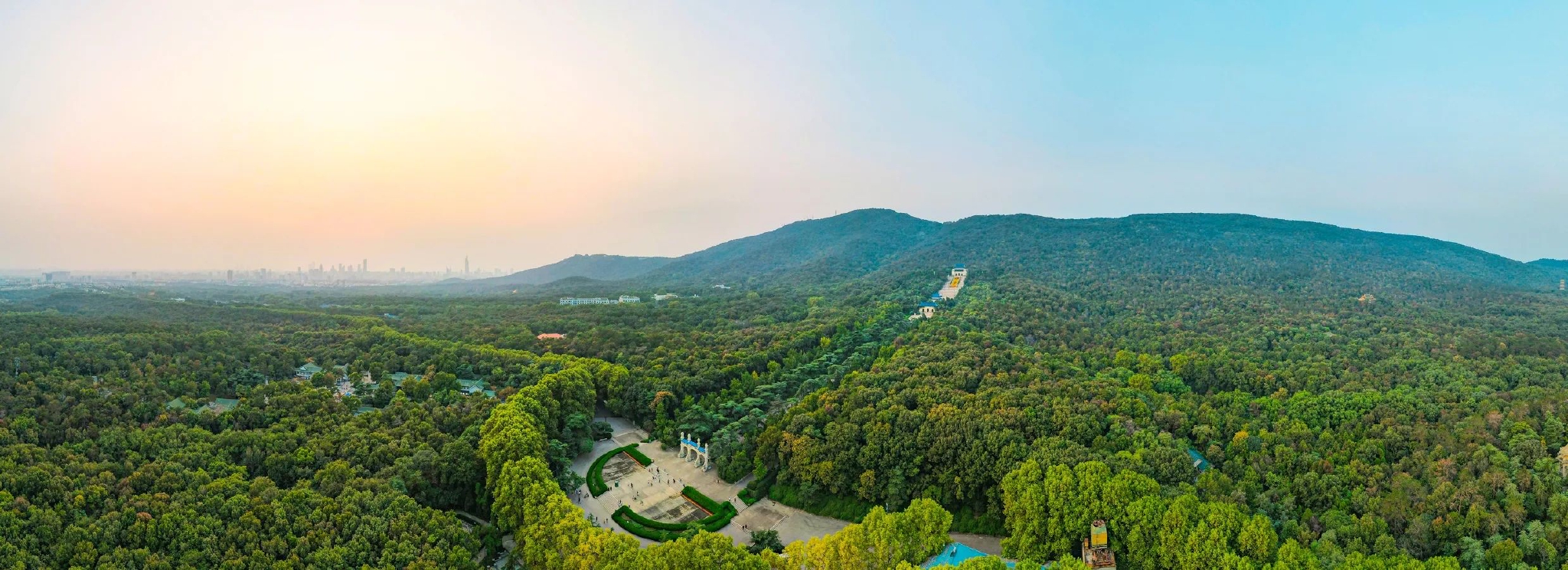 这座山位置在江苏南京市玄武区,它是属于江苏很有人气的一座文化名山