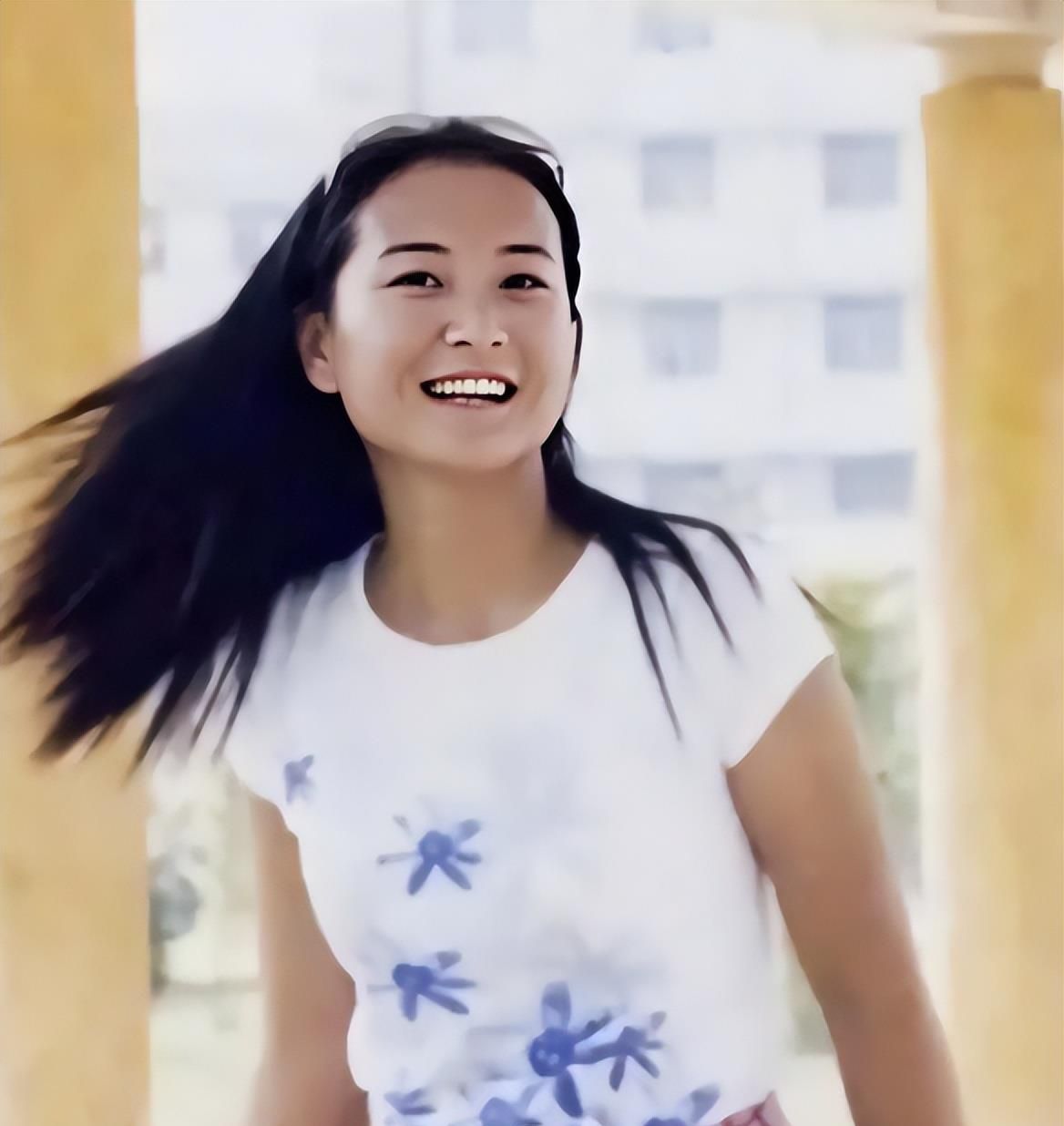 贾玲姐姐贾丹自愿放弃学业和婚礼养妹妹如今她的婚事让我头疼