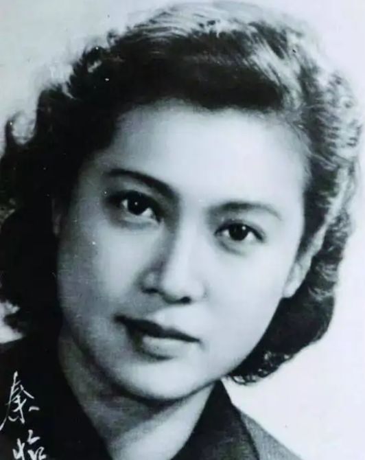 国宝级艺术家秦怡：丈夫和儿子接连去世,她晚年生活状况怎样?休闲区蓝鸢梦想 - Www.slyday.coM