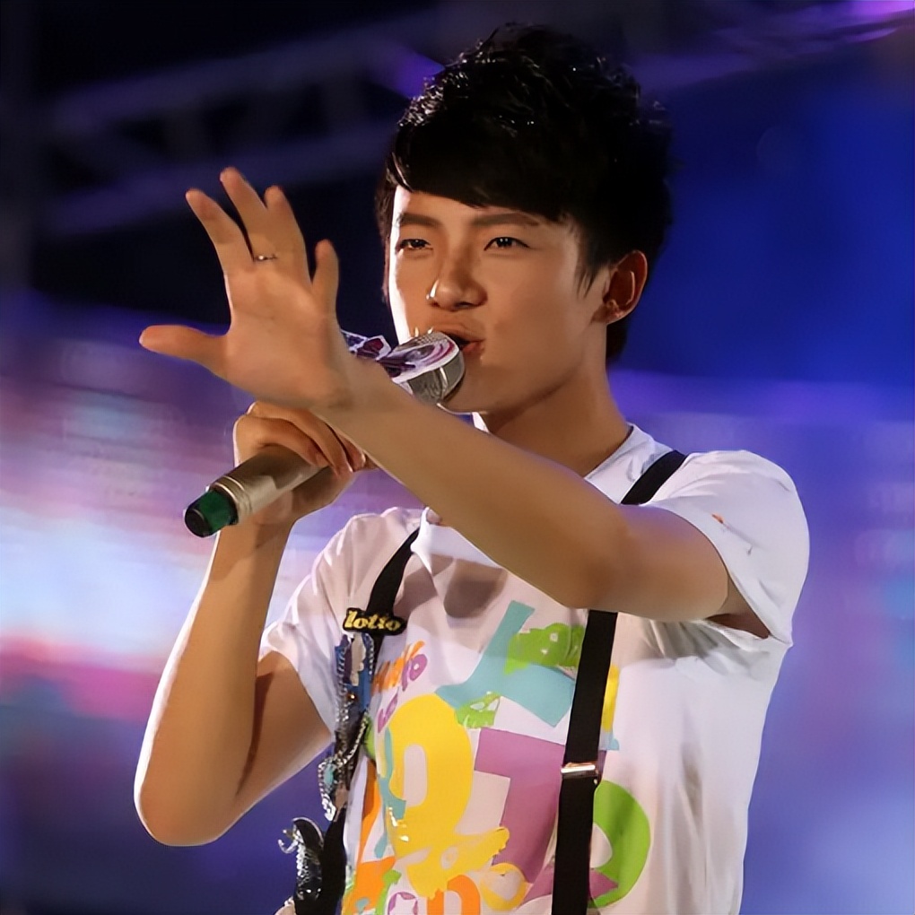 17岁参加选秀后发展一般快男吴俊余29岁重新出道赵露思等支持