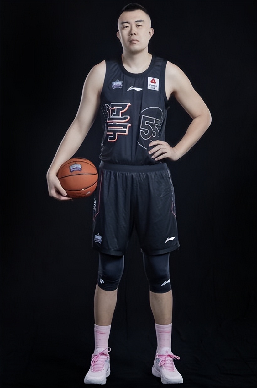 辽宁全明星定妆照官宣大韩憨厚艾伦金金酷帅继伟沉稳清爽