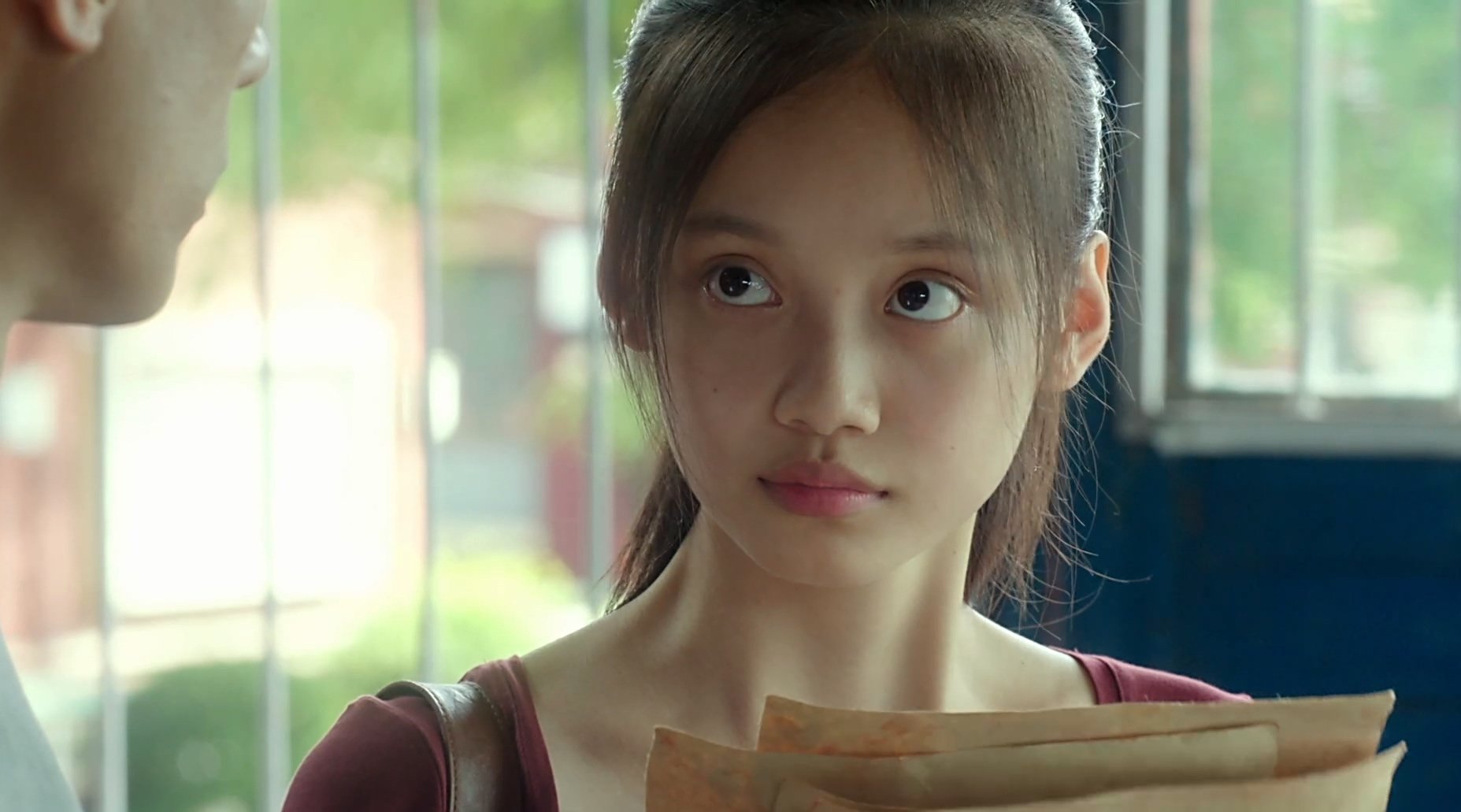 18岁的少女,每天打扮得漂漂亮亮,只为老师能注意到自己!