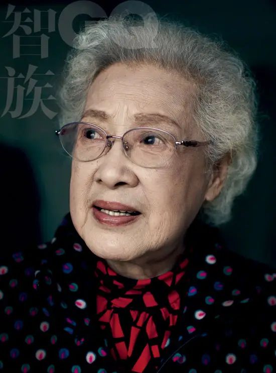 国宝级艺术家秦怡：丈夫和儿子接连去世,她晚年生活状况怎样?休闲区蓝鸢梦想 - Www.slyday.coM