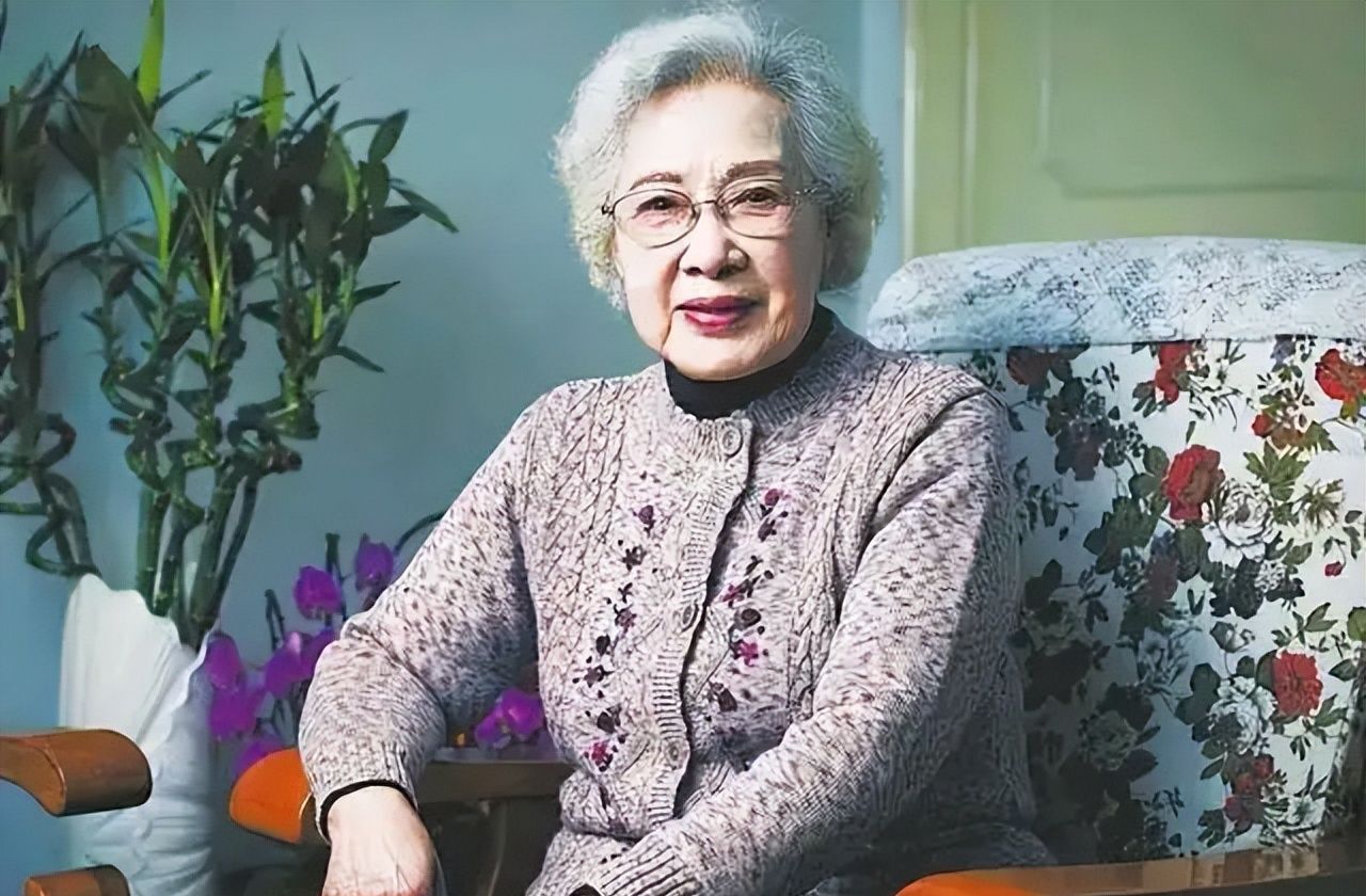 国宝级艺术家秦怡：丈夫和儿子接连去世,她晚年生活状况怎样?休闲区蓝鸢梦想 - Www.slyday.coM